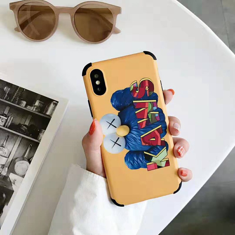 可愛いkaws iphone xr/xs maxケース