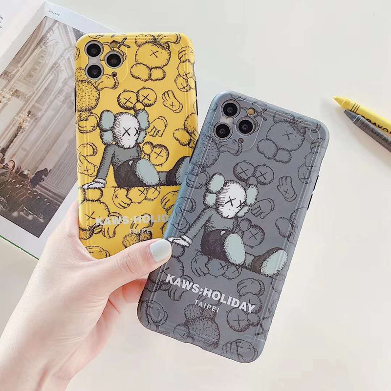 Kaws iphone12/11pro max/se 2020ケース セレブ愛用 カウズ 激安 iphone x/xs/xrケース おまけつき ジャケット型