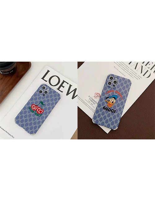 グッチ/ディズニーコラボiphone 13/12S/12/12 pro/12 mini/12 pro maxケースレザー製Gucci 可愛い刺繍四角保護ジャケット型アイフォン11/11 pro/11 pro max/se2カバー Disneyドナルドダック四角保護チェリー IPHONE X/XS/XR/8/7ケースIns風芸能人愛用メンズ レディーズ