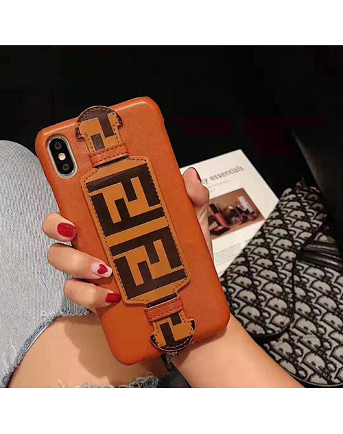 フェンデイ fendi iphone 11/11pro maxケース ブランド iphone xr/xs maxケース オシャレ経典 アイフォン x/8/7 plusケース ハンドベルト付き モデル芸能人愛用