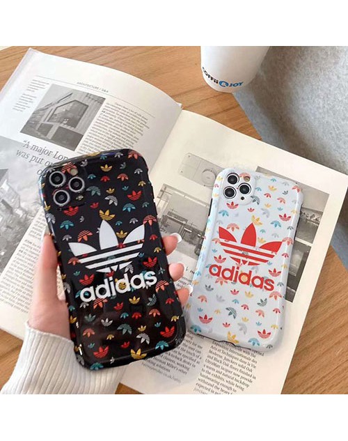 アディダス トレフォイル柄 iphone 12 mini/12 pro/12 pro max ペアお揃い adidas アイフォン11ケース iphone 12/xs/x/8/7ケース シロツメクサ 女性向け iphone xr/xs maxケースアイフォンiphonex/8/7 plusケース ファッション経典 メンズジャケット型 2020 iphone12ケース 高級 人気