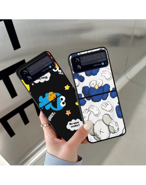 カウズ ギャラクシーZflip4 5Gスマホケース 皮革製品 折畳み式 サムスンZflip3/2/1カバーハイブランドKaws 軽量 耐衝撃 Galaxy Zflip4/3フォンケースKawsブランド ファッション レディース 