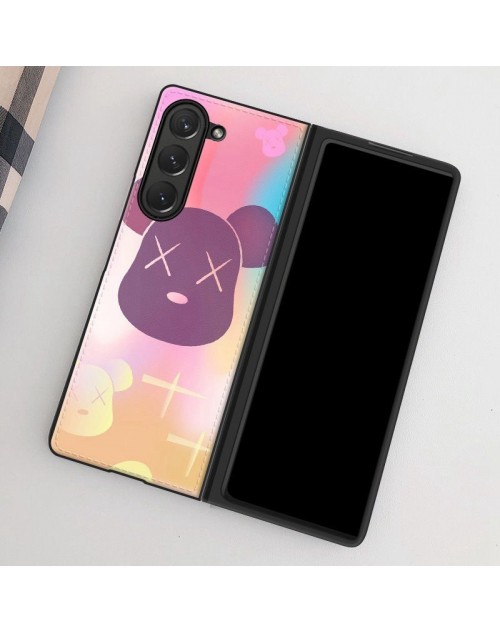 Kaws カウズ折畳み式 かわいいブランド galaxy z fold 5 4ケース 韓国風 バッグ型 ギャラクシーZフォールド5 4スマホケース インスタ風 レディース