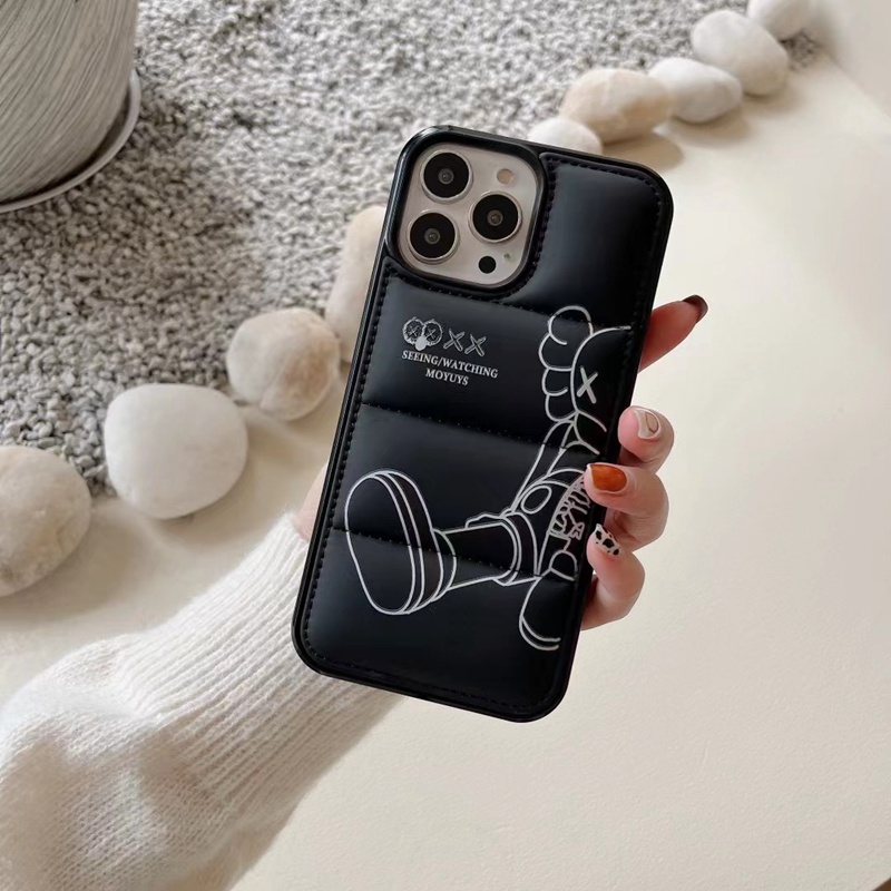 Kaws カウズ ブランド iphone 14/14 pro/14 pro max/14 plusケース セレブ愛用 レザー 経典  ダウンジャケット風