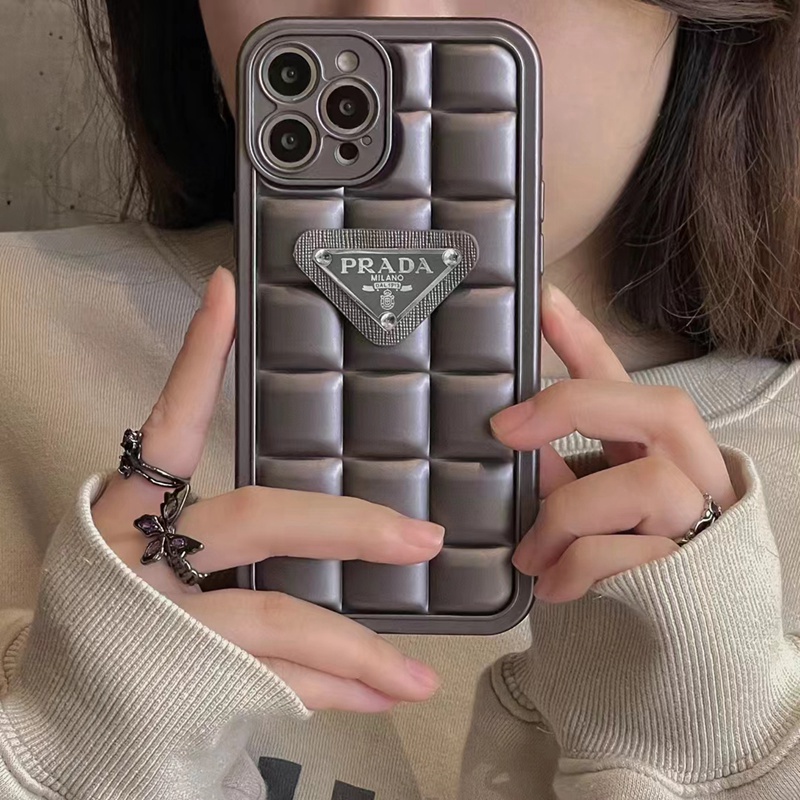 PRADA プラダ ブランド iphone 14/14 pro/14 pro maxケース 個性 ダウンジャケット風 モノグラム レザー