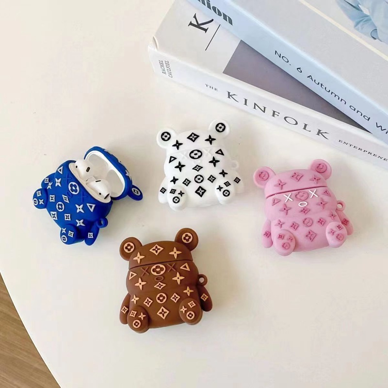 KAWS/カウズ LV/ルイヴィトン ハイブランド AirPods Pro 2/3ケース キャラクター風 シリコン 熊柄 モノグラム